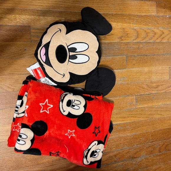 Disney Mickey Mouse pillow and small blanket, great condition - Picture 2 of 2